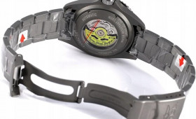 Титановые часы против часов из нержавеющей стали1634227351