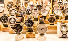 Почему кварцевые часы точнее механических?1634753557